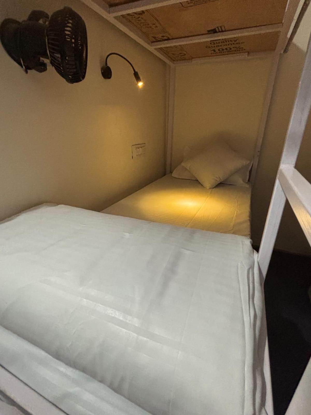 Hot - House Of Travellers, Vagator Hostel Eksteriør bilde